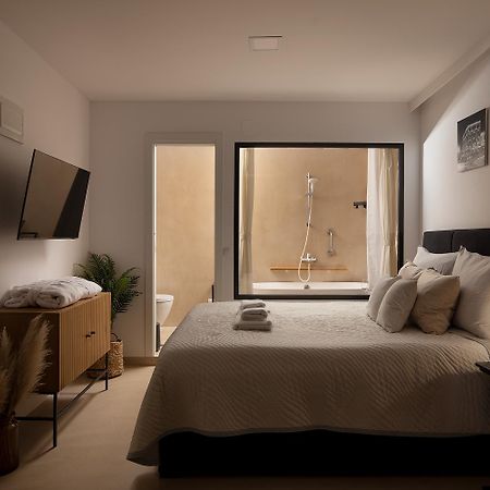 Deluxe Studio In City Center With Free Private Parking 로비니 외부 사진