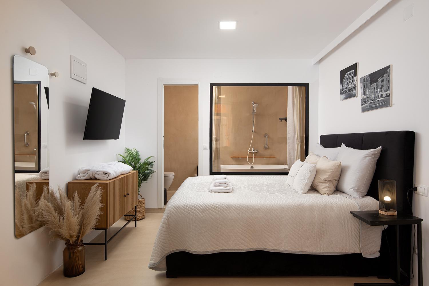 Deluxe Studio In City Center With Free Private Parking 로비니 외부 사진
