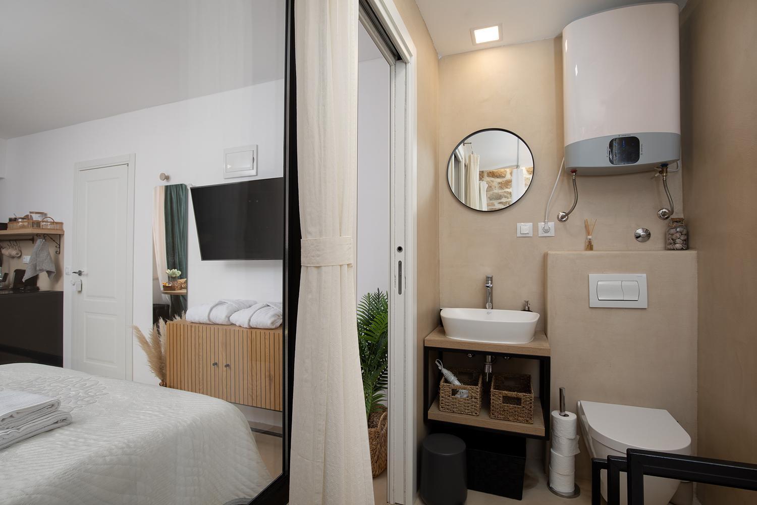 Deluxe Studio In City Center With Free Private Parking 로비니 외부 사진