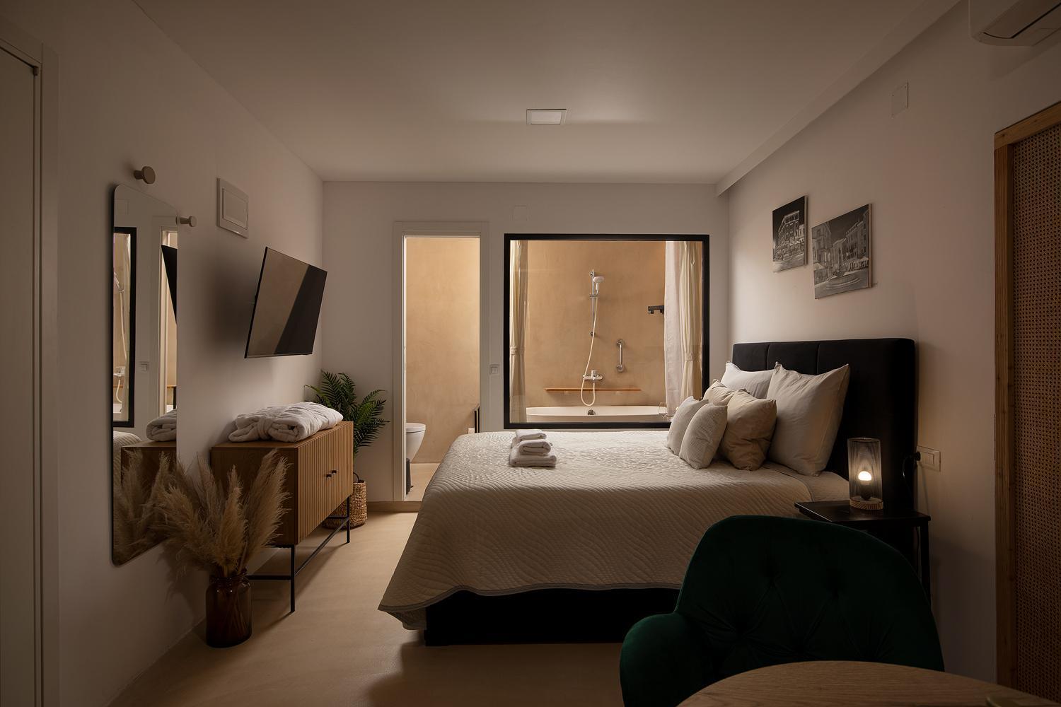 Deluxe Studio In City Center With Free Private Parking 로비니 외부 사진
