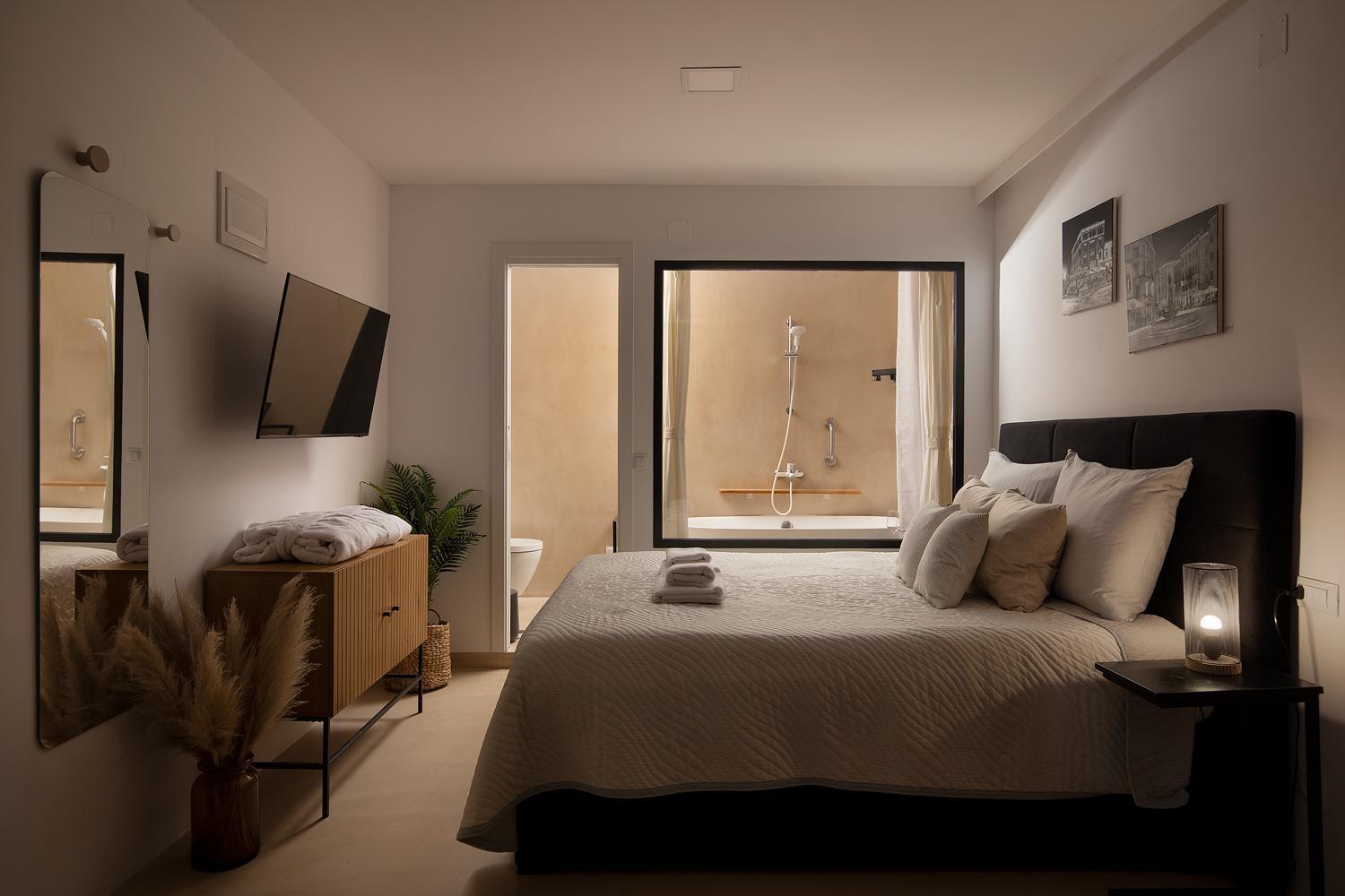 Deluxe Studio In City Center With Free Private Parking 로비니 외부 사진
