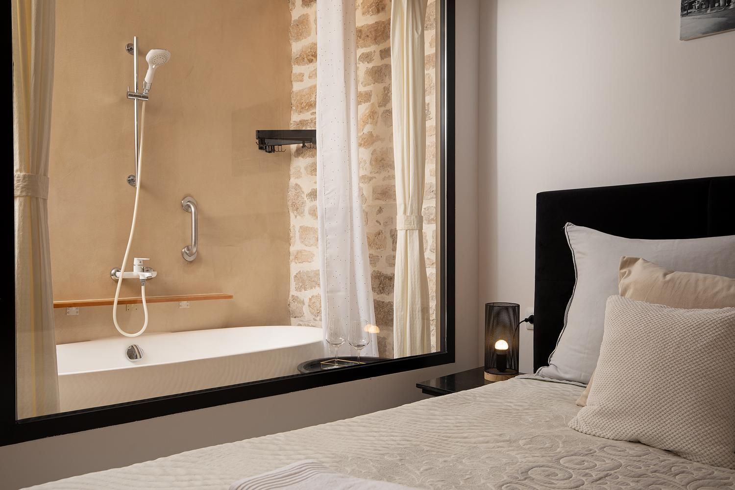 Deluxe Studio In City Center With Free Private Parking 로비니 외부 사진